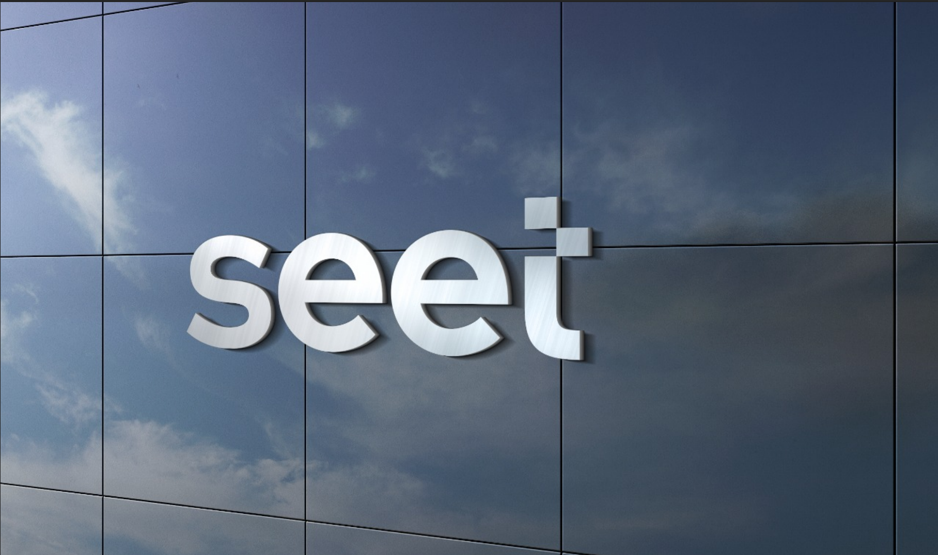 Logo Seet na fachada de um prédio espelhado